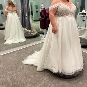 Elegant Off-Shoulder Wedding Dress